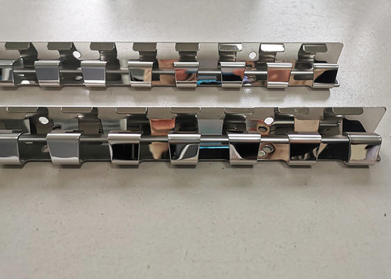 قلاب روی ریل و مجموعه صفحه قطعات مهر زنی آلومینیومی برای پرده نوار پی وی سی